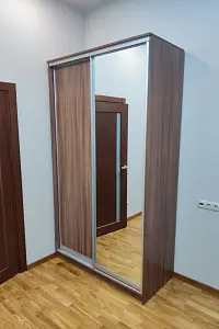 Шкаф-купе 2-х дверный ХИТ с одним зеркалом