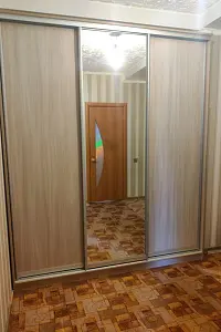 Шкаф-купе ХИТ 3-х дверный с одним зеркалом