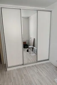 Шкаф-купе ХИТ 3-х дверный с одним зеркалом