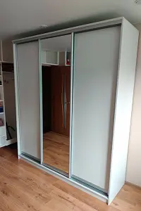 Шкаф-купе ХИТ 3-х дверный с одним зеркалом