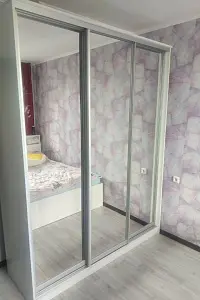 Шкаф-купе ХИТ 3-х дверный с зеркалом