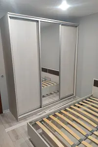 Шкаф-купе ХИТ 3-х дверный с одним зеркалом