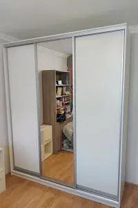 Шкаф-купе ХИТ 3-х дверный с одним зеркалом