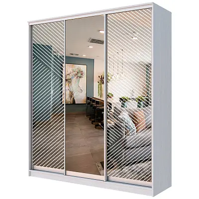 картинка Шкаф-купе 3-х дверный ХИТ с пескоструйным рисунком Диагональные полосы №21-23 с зеркалом от магазина КУПИ КУПЕ