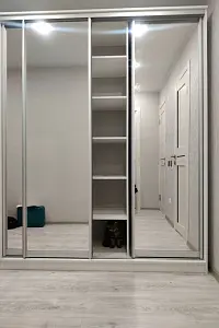 Шкаф-купе ХИТ 3-х дверный с зеркалом