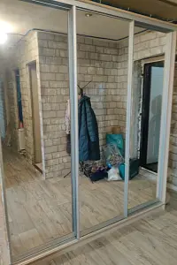 Шкаф-купе ХИТ 3-х дверный с зеркалом