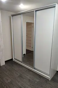 Шкаф-купе ХИТ 3-х дверный с одним зеркалом