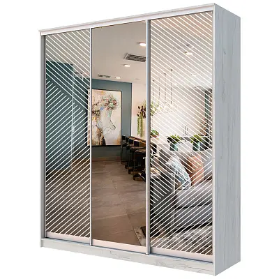 картинка Шкаф-купе 3-х дверный ХИТ с пескоструйным рисунком Диагональные полосы №21-23 с зеркалом от магазина КУПИ КУПЕ